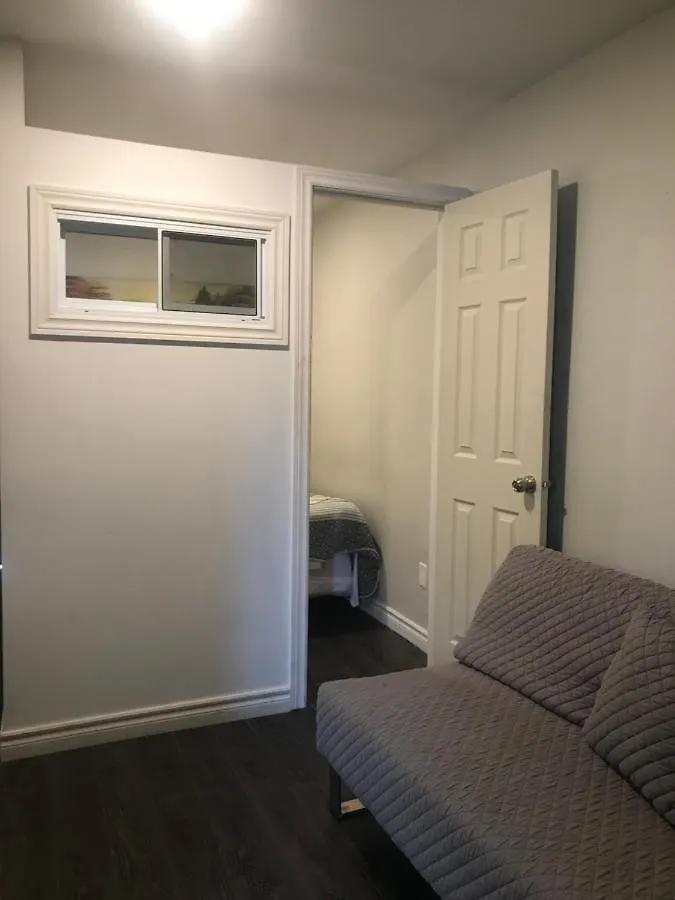 Guests House 0*, Toronto Canada